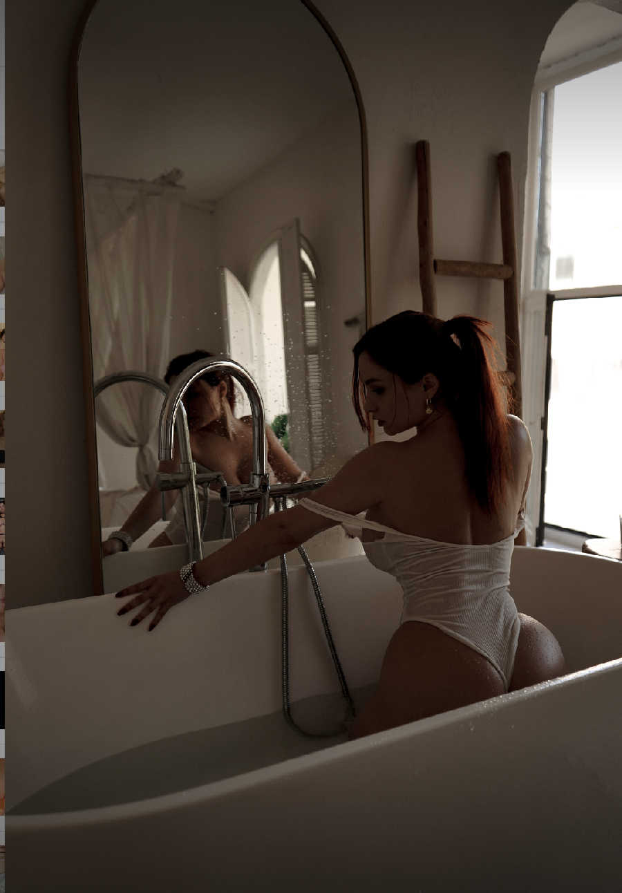 A playful frame from Miranda Faith nude — online in Koyang